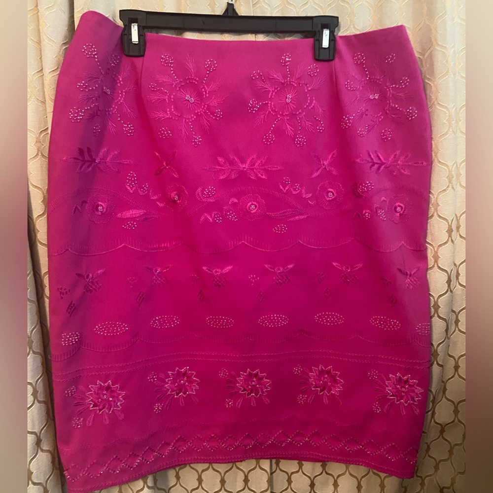 Gorgeous Nygard Company Fuchsia skirt with intricate beading